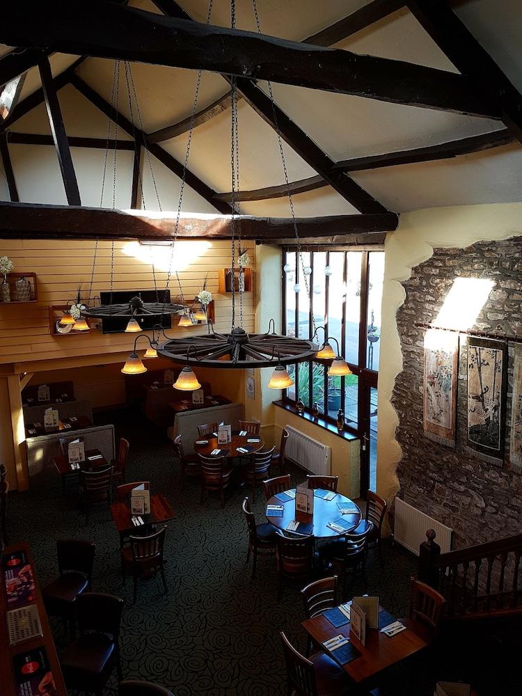 The Old Barn Inn Newport Kültér fotó