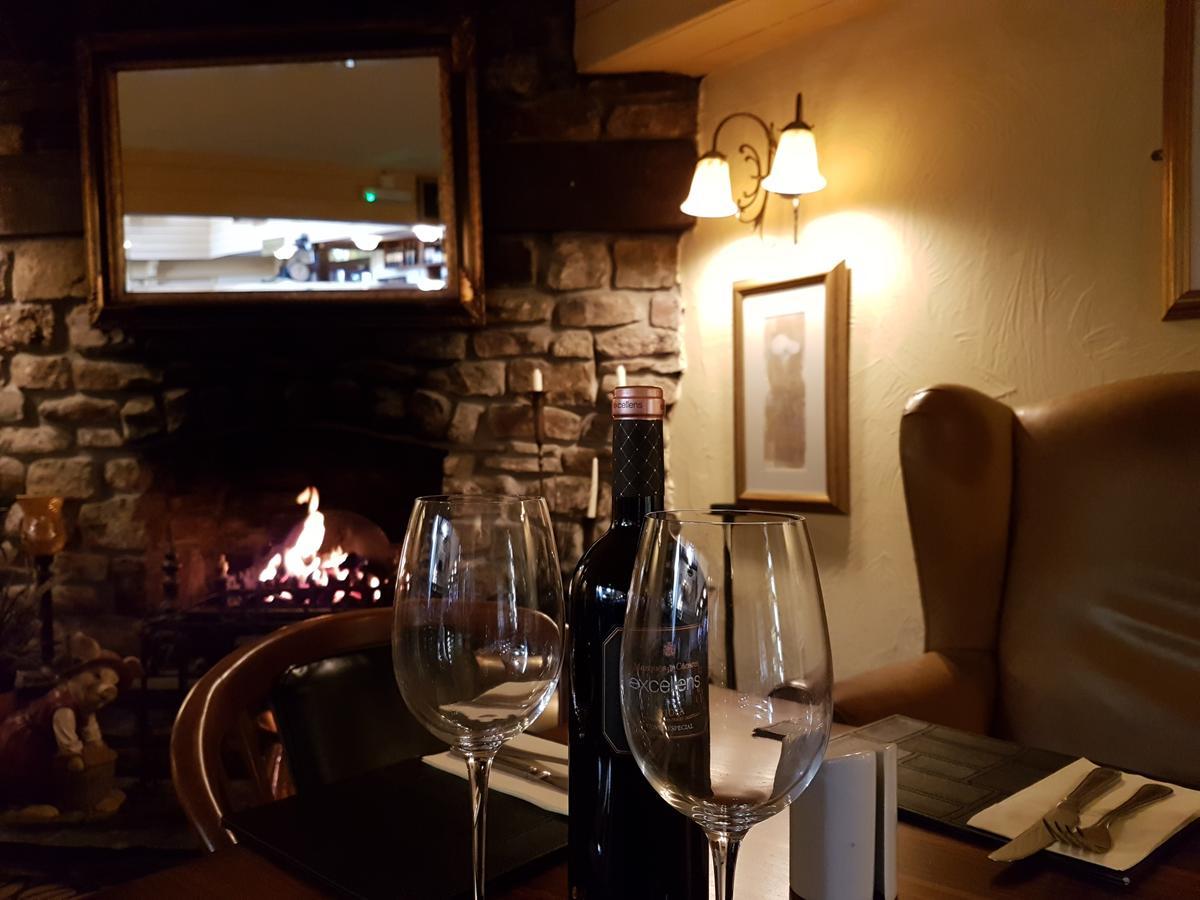 The Old Barn Inn Newport Kültér fotó
