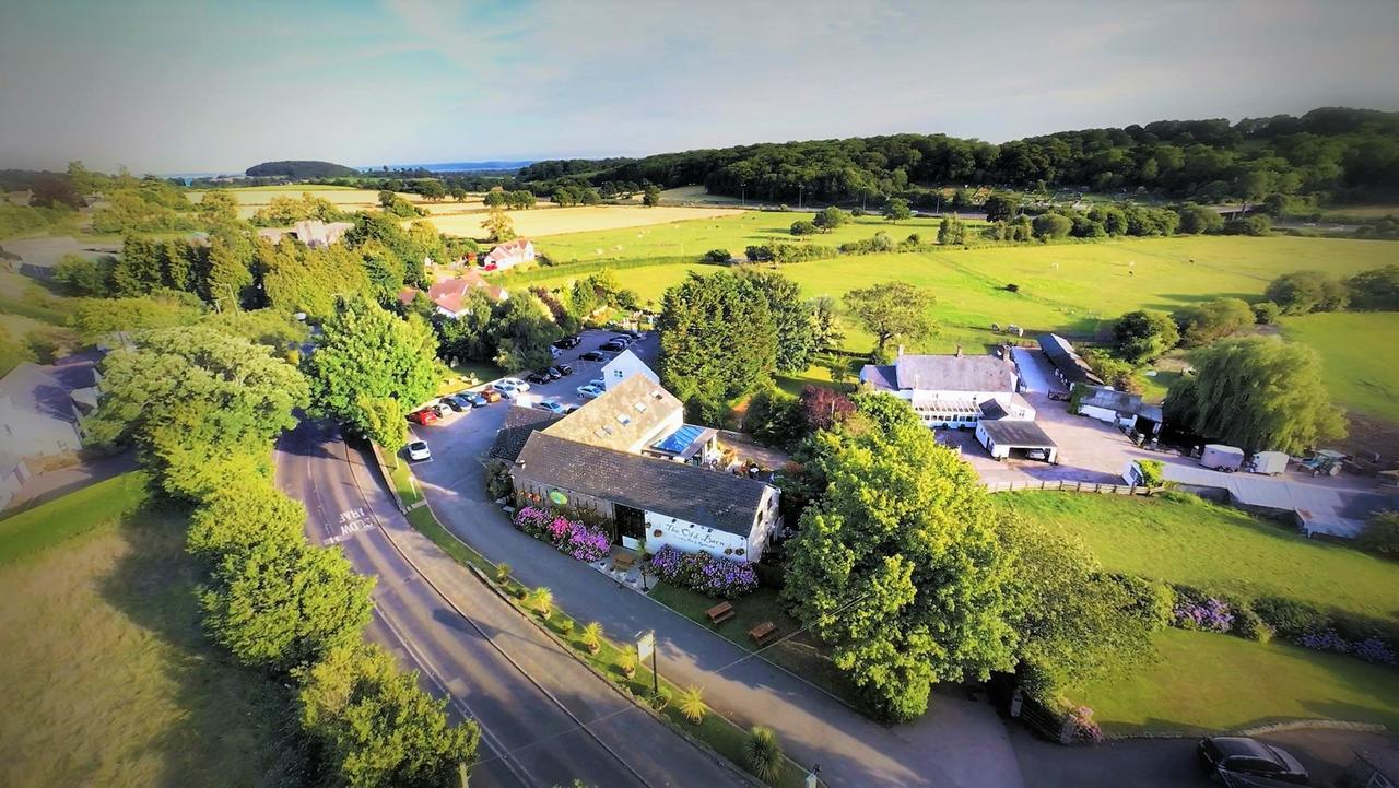 The Old Barn Inn Newport Kültér fotó